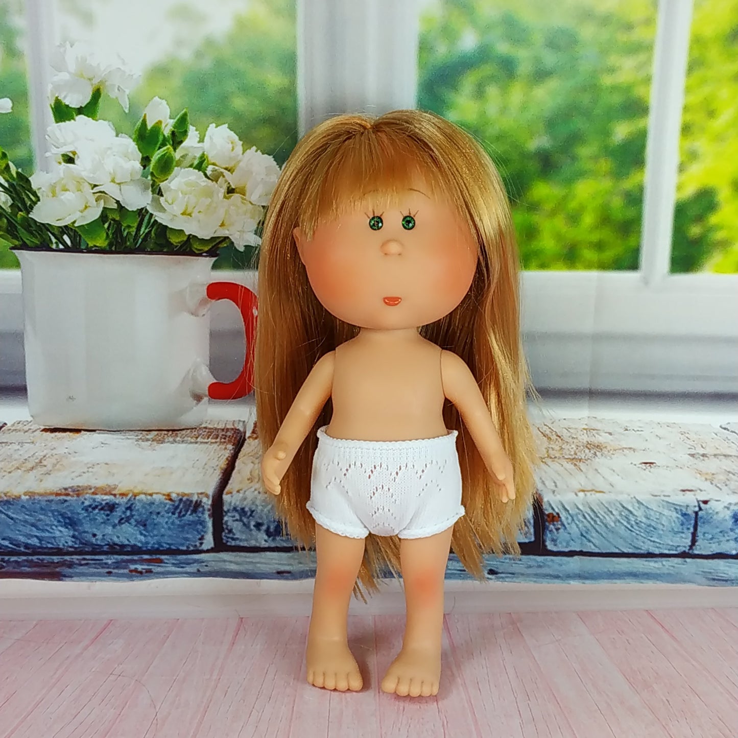 Mini Doll Mia 9'' NO OUTFITS