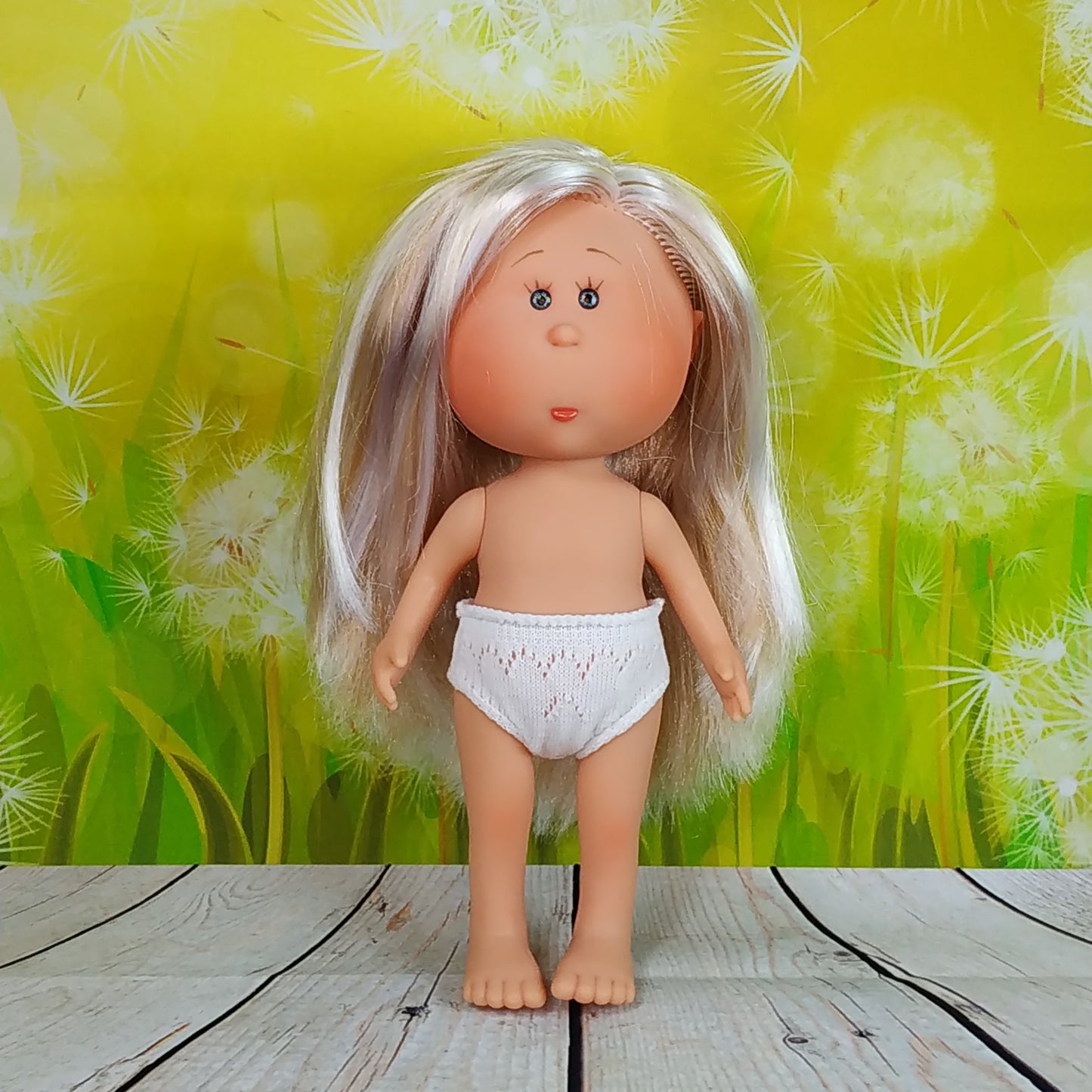 Mini Doll Mia 9 '' NO OUTFITS